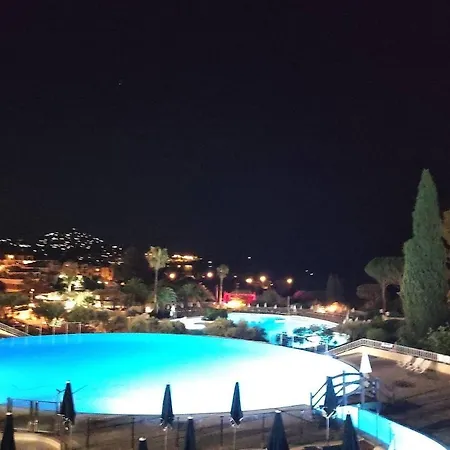 Apartment Studio-terrasse Avec Vue Mer-clim-parking-draps Inclus *