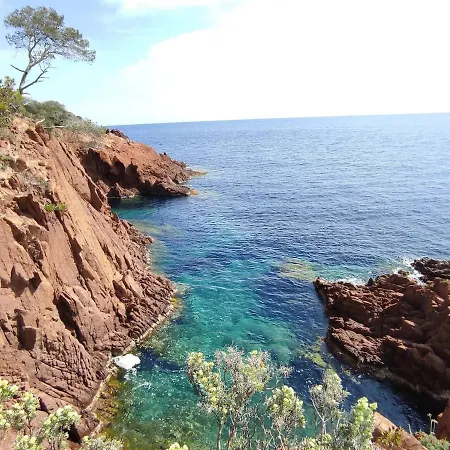 Studio-terrasse Avec Vue Mer-clim-parking-draps Inclus Saint-Raphael (Var)
