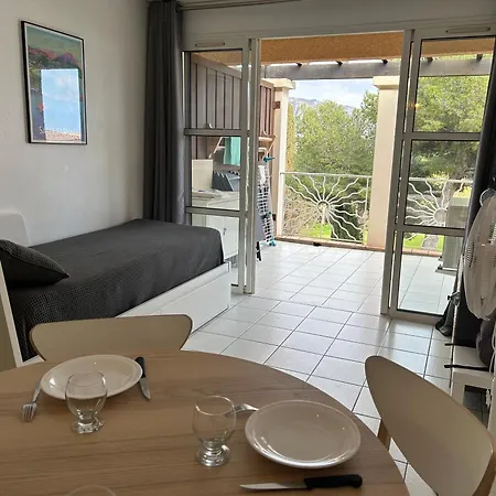 Studio-terrasse Avec Vue Mer-clim-parking-draps Inclus * Saint-Raphael (Var)